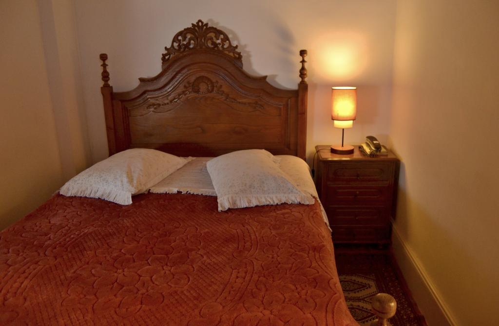 Residencial Antunes Pensión 3*